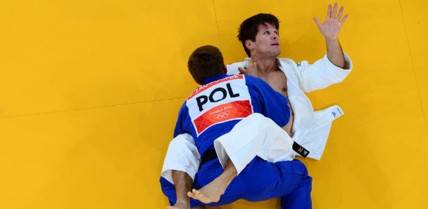 Brasileiro Leandro Cunha, de branco, foi derrotado pelo polonês Pawel Zagrodnik