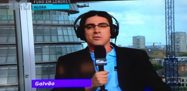 "Bem amigos da Rede Record... Digo, da Rede Glo... Digo, da MTV", começou Marcelo Adnet