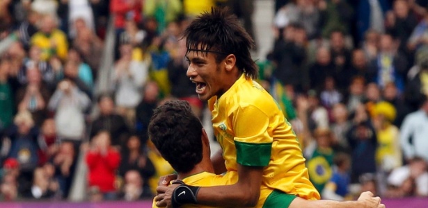 Neymar deu duas assistências, uma para Pato e outra para Oscar, e marcou um gol de falta