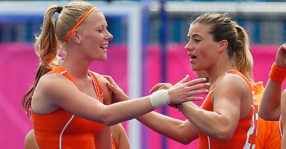Holandesas comemoram gol em partida de estreia nos Jogos Olímpicos