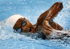 Nadadora de 14 anos usa slogan olímpico para comemorar último lugar nos 200 m livre - Dennis M. Sabangan/EFE