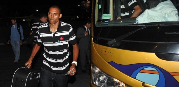 O zagueiro Douglas está entre os jogadores que não vão para a concentração vascaína - Marcelo Sadio/ site oficial do Vasco