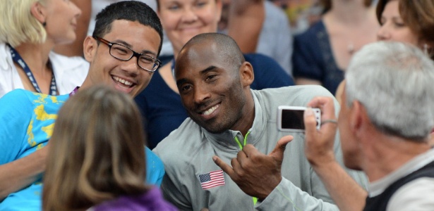 Kobe na arquibancada do jogo de vôlei dos EUA; astro não recebeu o tratamento que poderia se esperar