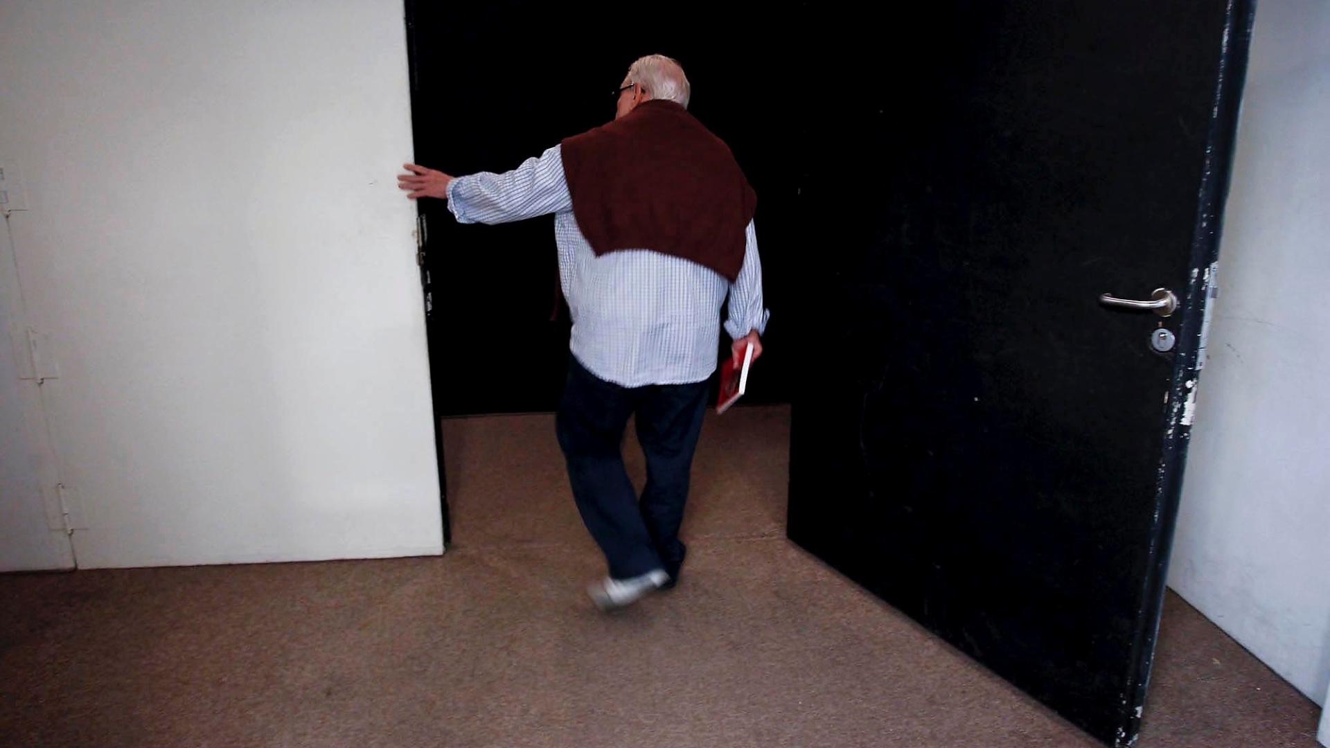 Ary Toledo chega ao auditório do MIS (Museu da Imagem e do Som) para dar entrevista ao UOL (25/7/12) - Leandro Moraes/UOL