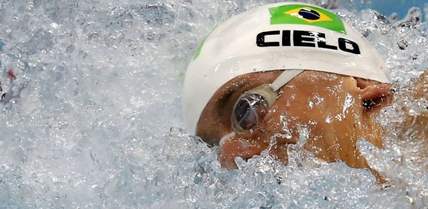 Cesar Cielo nada a final dos 100 m livre na tarde desta quarta-feira