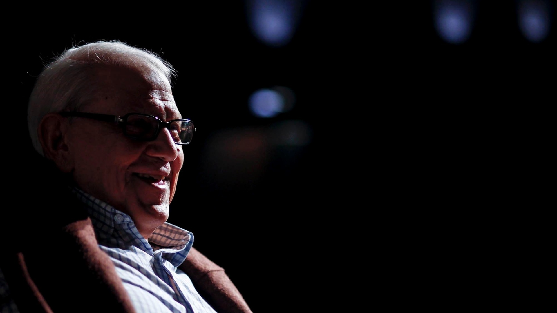 Colecionando há décadas piadas sobre homossexuais, loiras burras e portugueses, Ary garante que nunca sofreu nenhum tipo de ameaça ou reclamação formal por causa de seu trabalho (25/7/12) - Leandro Moraes/UOL