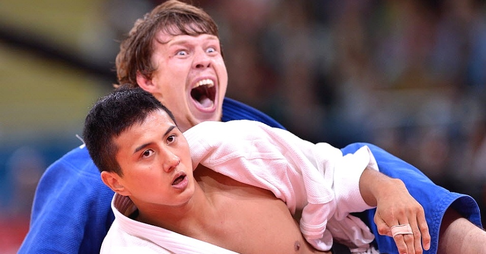 Ivan Nifontov, da Rússia, grita ao comemorar durante a disputa do bronze na categoria até 81 kg do judô