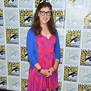 Mayim Bialik é a Amy de "The Big Bang Theory"