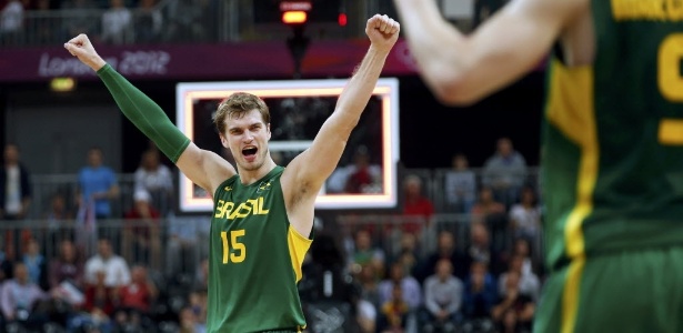 Tiago Splitter foi o grande destaque na vitória brasileira sobre os britânicos, em Londres