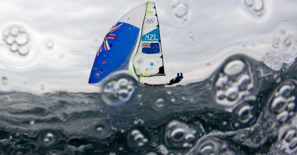 01.ago.2012 - Barco  da classe 49er da Nova Zelândia durante regata em Weymouth e Portland, nos Jogos Olimpicos de Londres, no Reino Unido