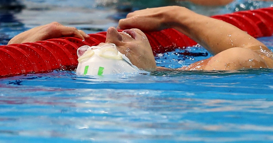 Cesar Cielo se solta e relaxa na piscina após a disputa dos dos 100 m livre
