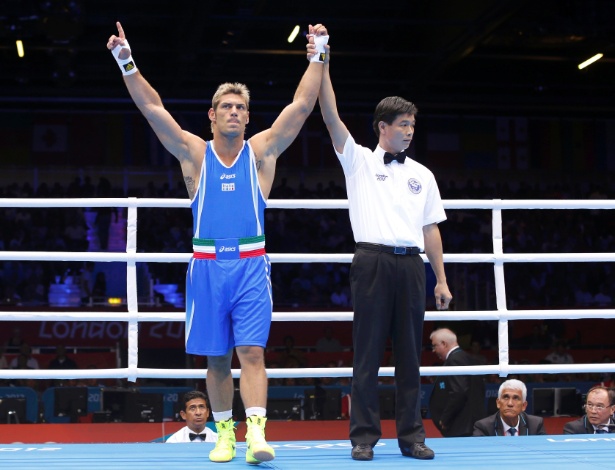 Italiano Clemente Russo é declarado vencedor de luta contra pugilista africano, que não conseguiu ficar abaixo dos 91 kg