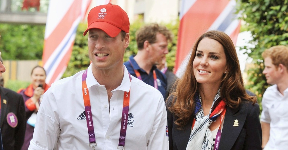 Príncipe William e sua esposa, a Duquesa de Cambridge Kate Middleton, visitam atletas na Vila Olímpica
