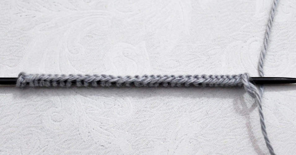 Capa de tricô para pufe - passo a passo - Leandro Moraes/UOL