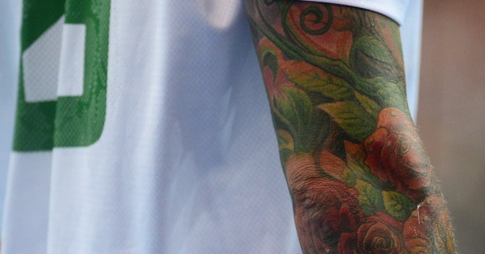 Detalhe da tatuagem no braço do pivô da seleção de basquete da Hungria, Szabolcs Zubai