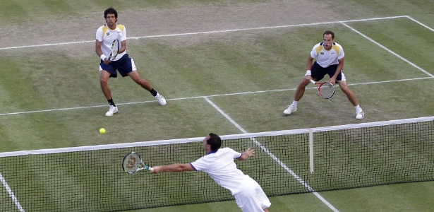 Marcelo Melo e Bruno Soares foram eliminados pelos franceses Jo-Wilfried Tsonga e Michael Llodra, nas quartas-de-final do torneio de duplas