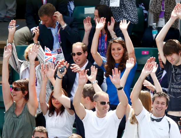 Príncipe William e sua esposa Kate fazem "olá" em jogo de Andy Murray contra Nicolas Almagro