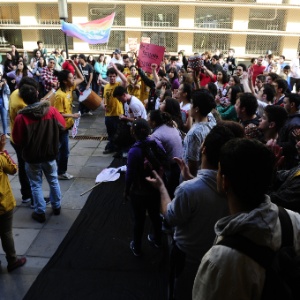 Acampados desde quinta-feira (2), estudantes da UFRGS ocupam reitoria para acompanhar decisão sobre aumento de cotas sociais - Emílio Pedroso/Agência RBS