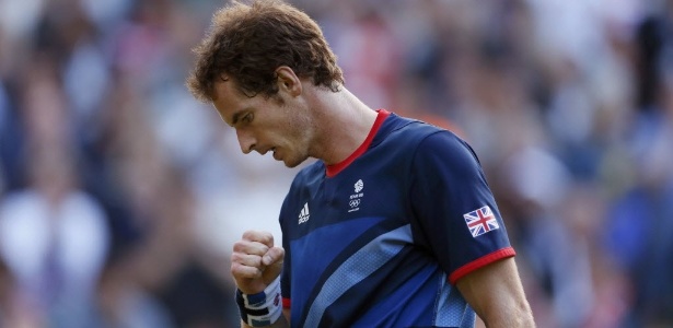 Andy Murray comemora ponto durante sua vitória sobre Novak Djokovic, na semifinal dos Jogos 