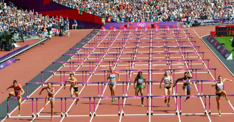 Britânica Jessica Ennis (segunda à esq.) lidera eliminatória dos 100 m com barreiras do heptatlo
