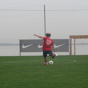 Diego Forlán faz treino físico na Sogipa