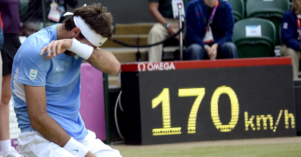 Juan Martin del Potro lamenta ponto perdido na derrota para Roger Federer na semifinal da Olimpíada