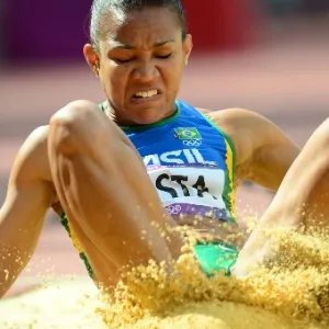 Keila Costa faz sua participação na eliminatória da prova de salto triplo dos Jogos Olímpicos - undefined