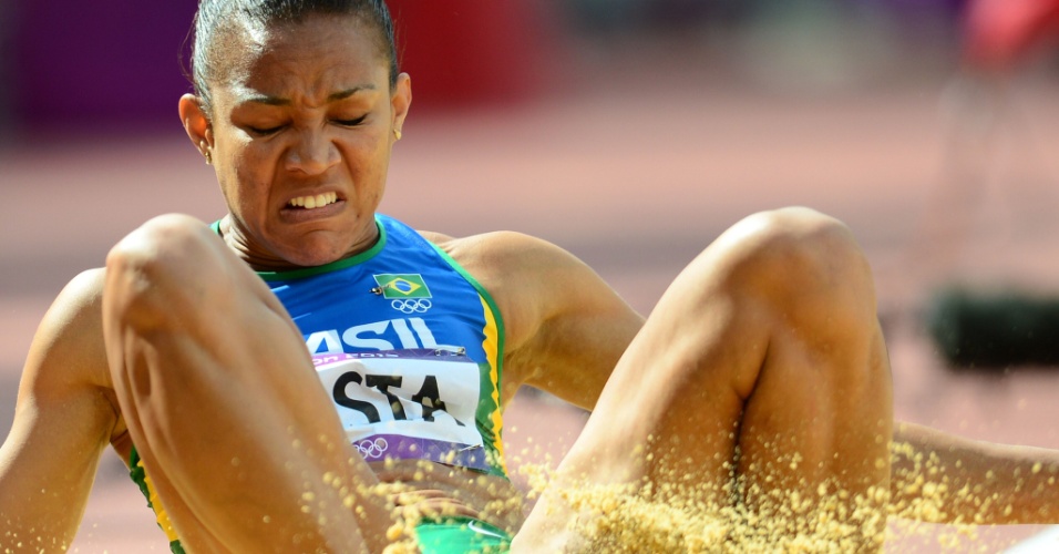 Keila Costa faz sua participação na eliminatória da prova de salto triplo dos Jogos Olímpicos