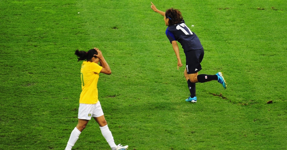 Marta lamenta gol marcado pela camisa 17 japonesa Yuki Ogimi