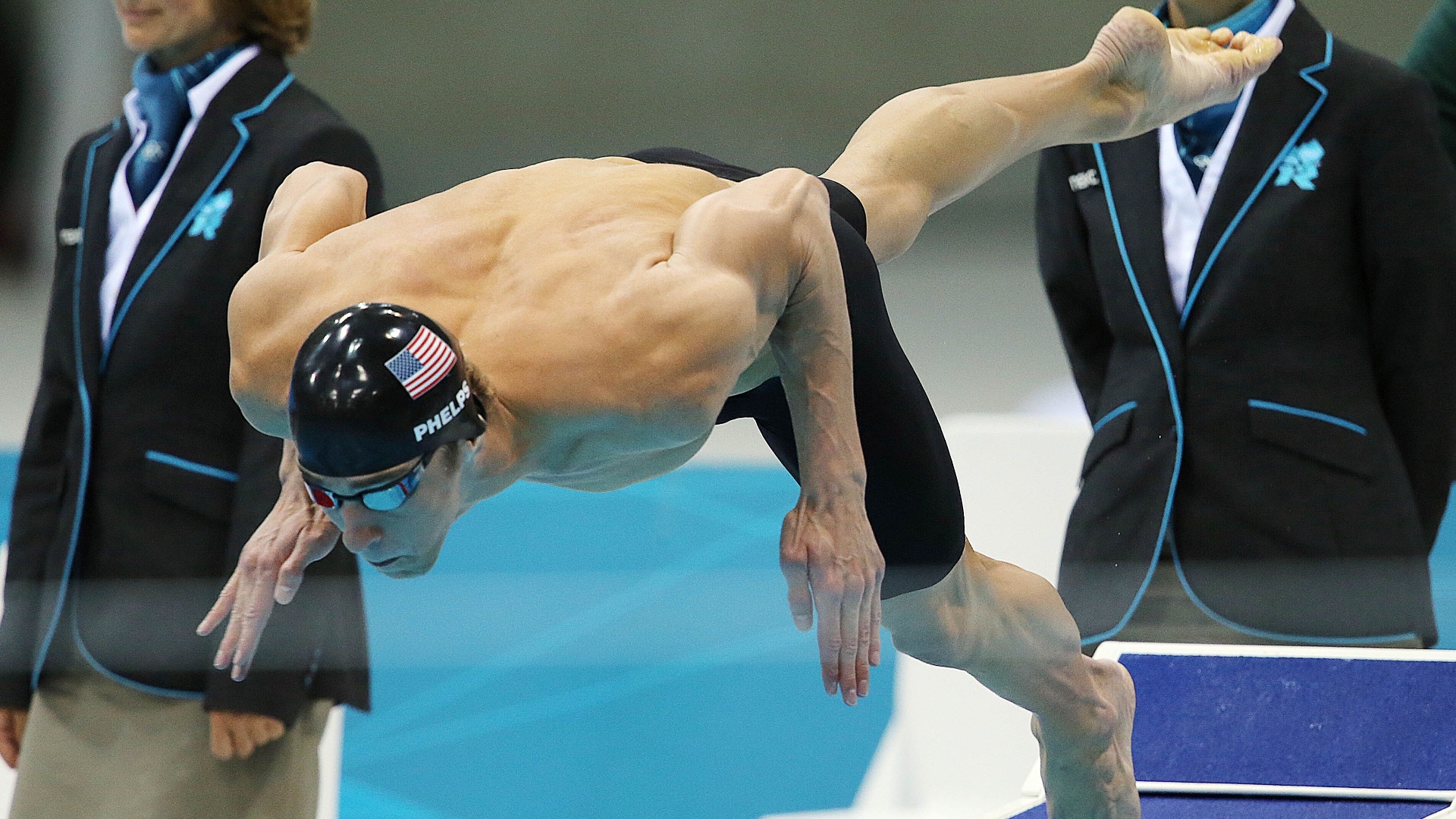 Nadador norte-americano Michael Phelps larga para a prova os 100 m borboleta nos Jogos Olímpicos de Londres
