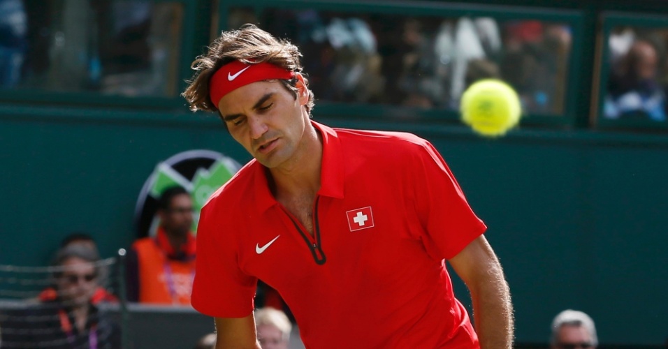 Roger Federer lamenta ponto perdido em partida contra Juan Martin del Potro
