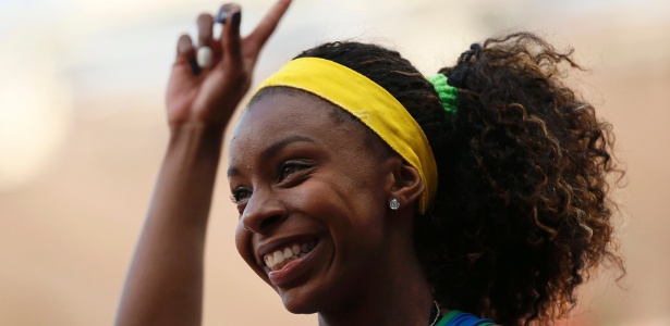 Rosângela Santos, atleta do Brasil, comemora segunda colocaçao na primeira eliminatória dos 100 m rasos