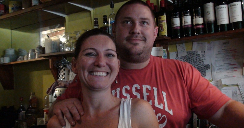 A paraense Cristiane Parsianello e seu marido inglês, Michael, tocam bar de comida brasileira em Kensal