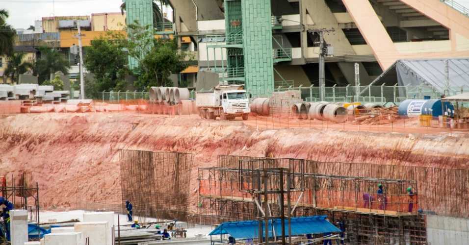 As obras da Arena da Amazônia, em Manaus (AM), sede de quatro jogos da Copa do Mundo, atingiram 42% de conclusão em julho de 2012