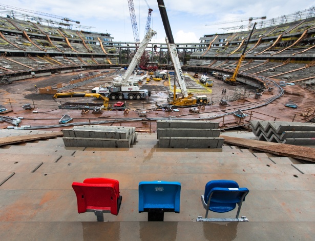 Com três partidas previstas para a Copa das Confederações, em 2013, e outras seis para o Mundial, a Arena Fonte Nova chegou a 70% de avanço das obras