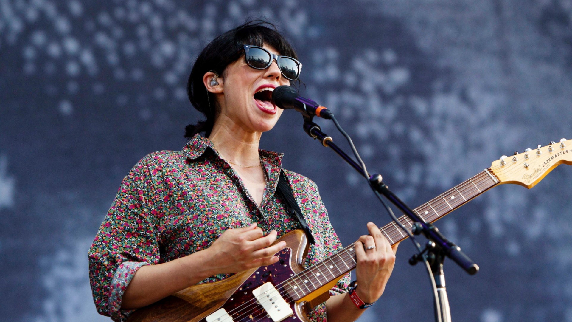 Jessica Dobson da banda The Shins se apresenta durante o primeiro dia do Lollapalooza em Chicago (3/8/12) - Sitthixay Ditthavong/Invision/AP