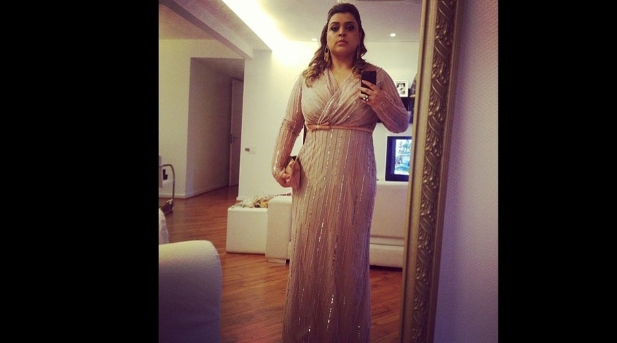 Preta Gil divulgou imagem de seus vestido antes de ir para o casamento de Marcelo Serrado (4/8/12). A cantora será madrinha do ator e fará um show na festa