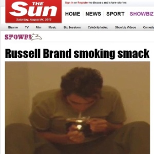 Russell Brand aparece usando heroína em documentário em que fala sobre seu consumo de drogas (3/8/12)