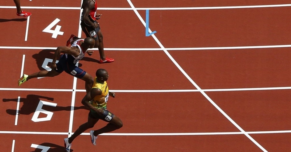 Usain Bolt venceu sua bateria nas eliminatórias dos 100 m rasos e foi à final em nono lugar