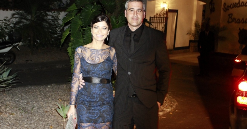 A atriz Ana Lima compareceu a festa de casamento de Marcelo Serrado em um salão de festas na zona sul do Rio (4/8/12)