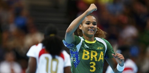 Ale foi uma das principais jogadoras do Brasil no duelo contra as angolanas