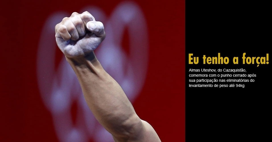 Almas Uteshov, do Cazaquistão, comemora com o punho cerrado após sua participação nas eliminatórias do levantamento de peso até 94kg 
