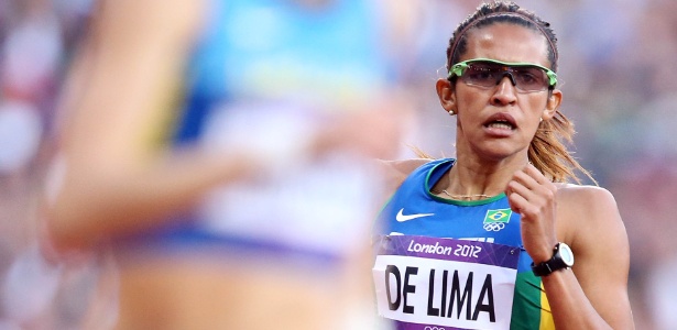 Brasileira Jailma de Lima compete em eliminatória dos 400 m com barreira
