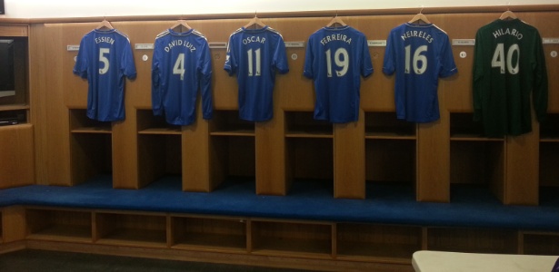 Oscar fechou sua transferência para o Chelsea durante a preparação do Brasil para Londres 2012