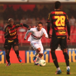 Jadson escapa de marcação de jogador do Sport; meia pode desfalcar o São Paulo - Idário Café/VIPCOMM