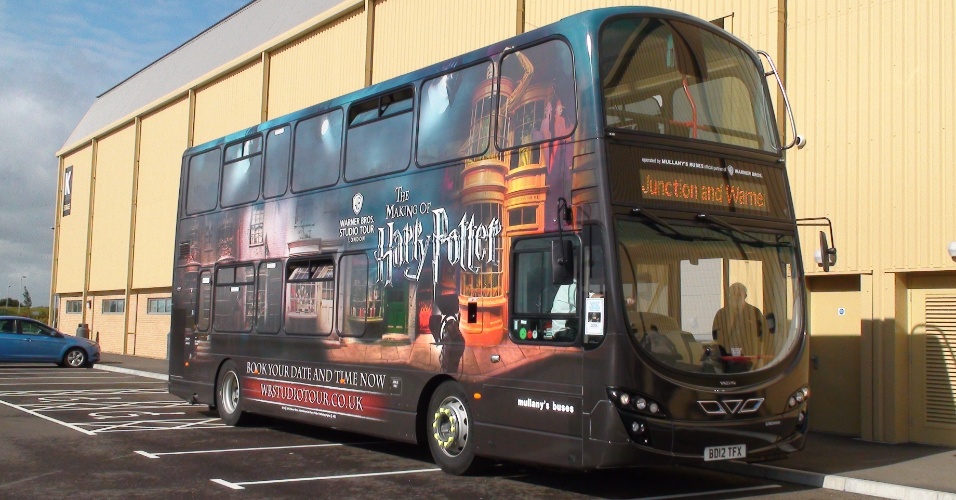 No norte de Londres está o estúdio onde foram filmados os filmes de Harry Potter, que agora virou um museu com locações, figurinos e utensílios usados nas gravações. Há veículos usados, casas cenográticas e uma loja no final