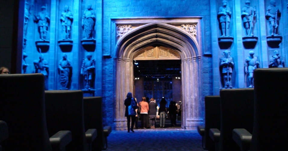 No norte de Londres está o estúdio onde foram filmados os filmes de Harry Potter, que agora virou um museu com locações, figurinos e utensílios usados nas gravações. Há veículos usados, casas cenográticas e uma loja no final