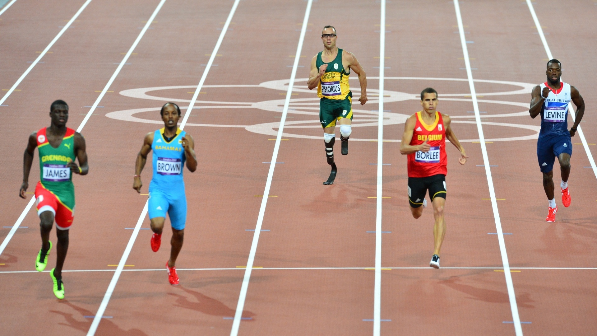 Passos para a história: biamputado, Oscar Pistorius compete em semifinais dos 400 m