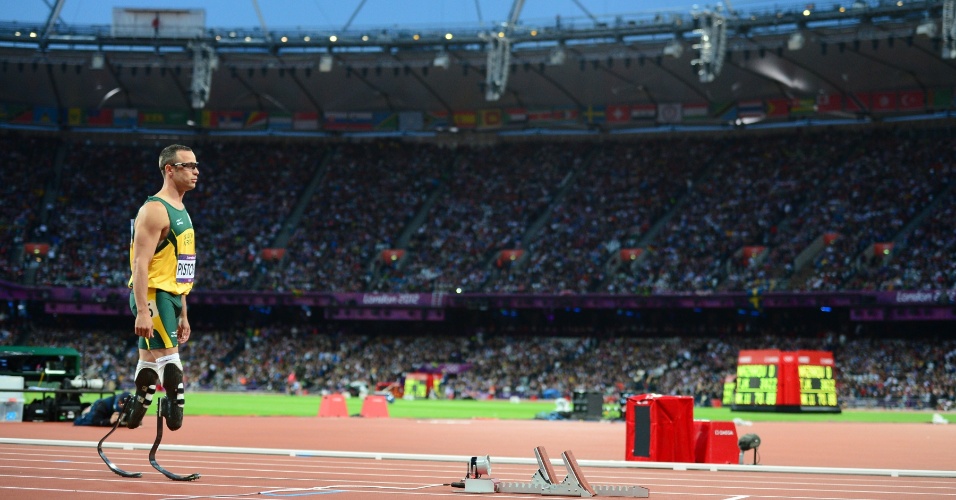 Passos para a história: biamputado, Oscar Pistorius prepara-se para disputar semifinais dos 400 m