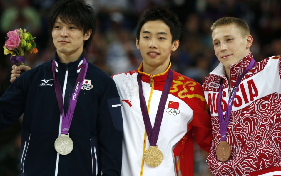 Pódio da final de solo da ginástica artística teve Kohei Uchimura (prata), Zou Kai (ouro) e Denis Ablyazin (bronze)